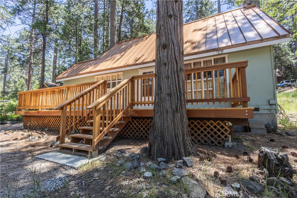 52745 Sylvan Way Idyllwild, CA 92549 - Photo 7 of 26 Brand new decking