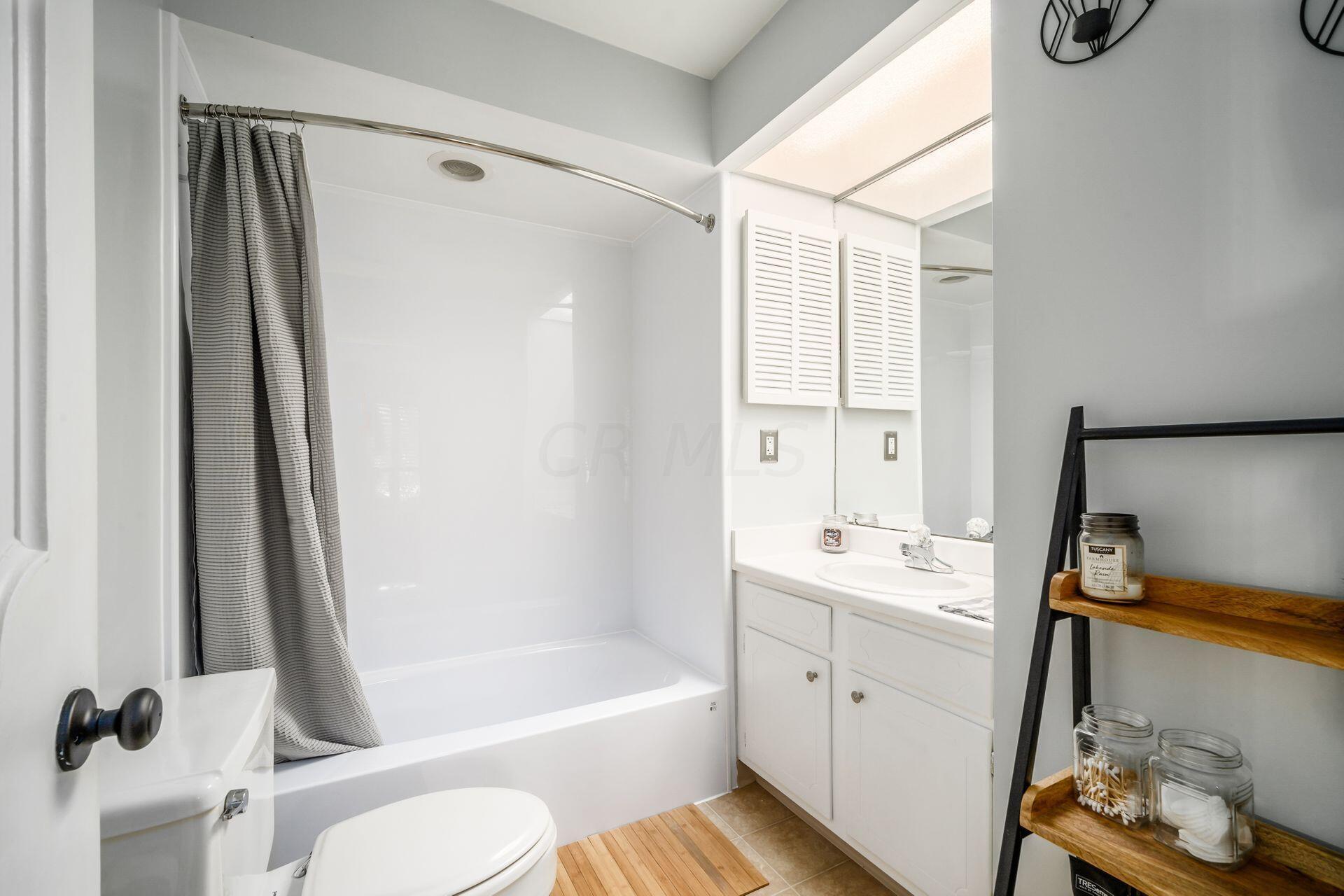 3600 Reed Road, Unit 7 Columbus, OH 43220 - Photo 15 of 20 028_7f-e7810a7af190_j reed053