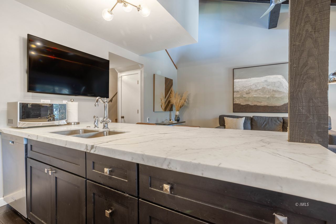 152 Viewpoint Road, Unit 120 Mammoth Lakes, CA 93546 - Photo 11 of 30 Untitled