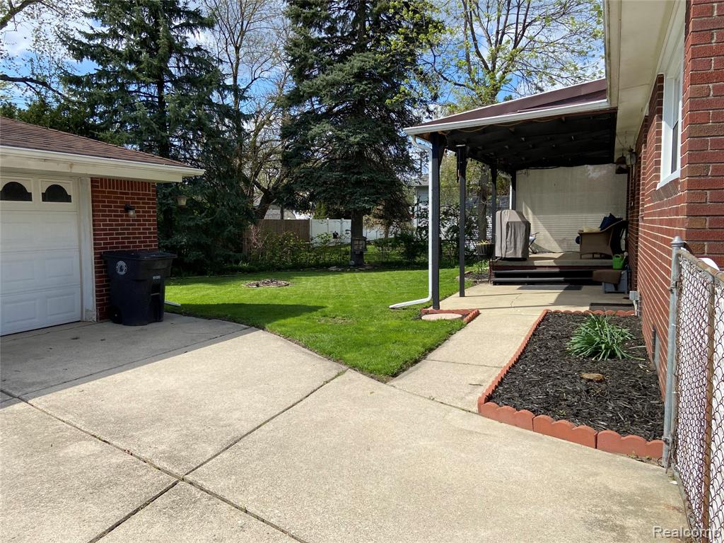 17812 Quarry Road Riverview, MI 48193 - Photo 2 of 25