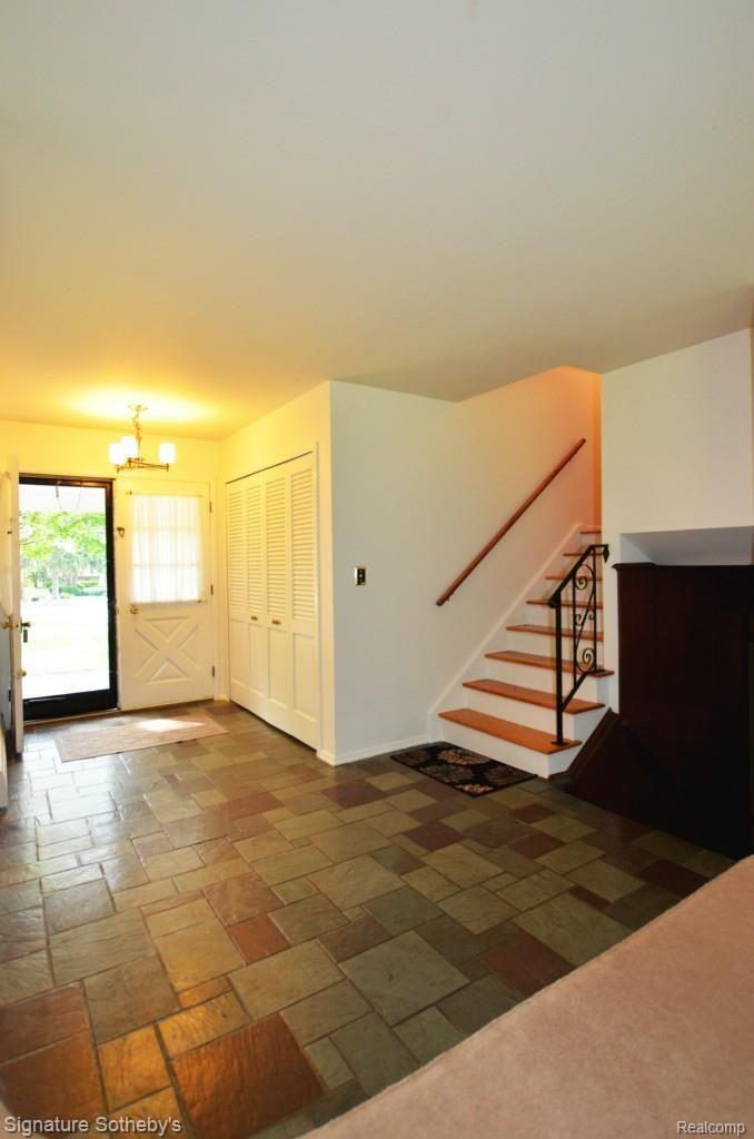 5320 Echo Road Bloomfield Hills, MI 48302 - Photo 7 of 71 foyer2.jpg