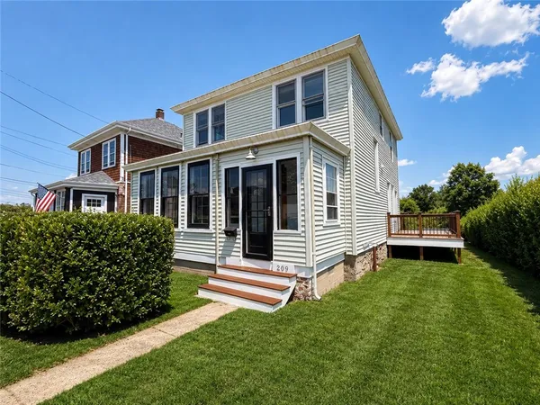 $3,600 | 209 3rd Street, Newport, RI 02840