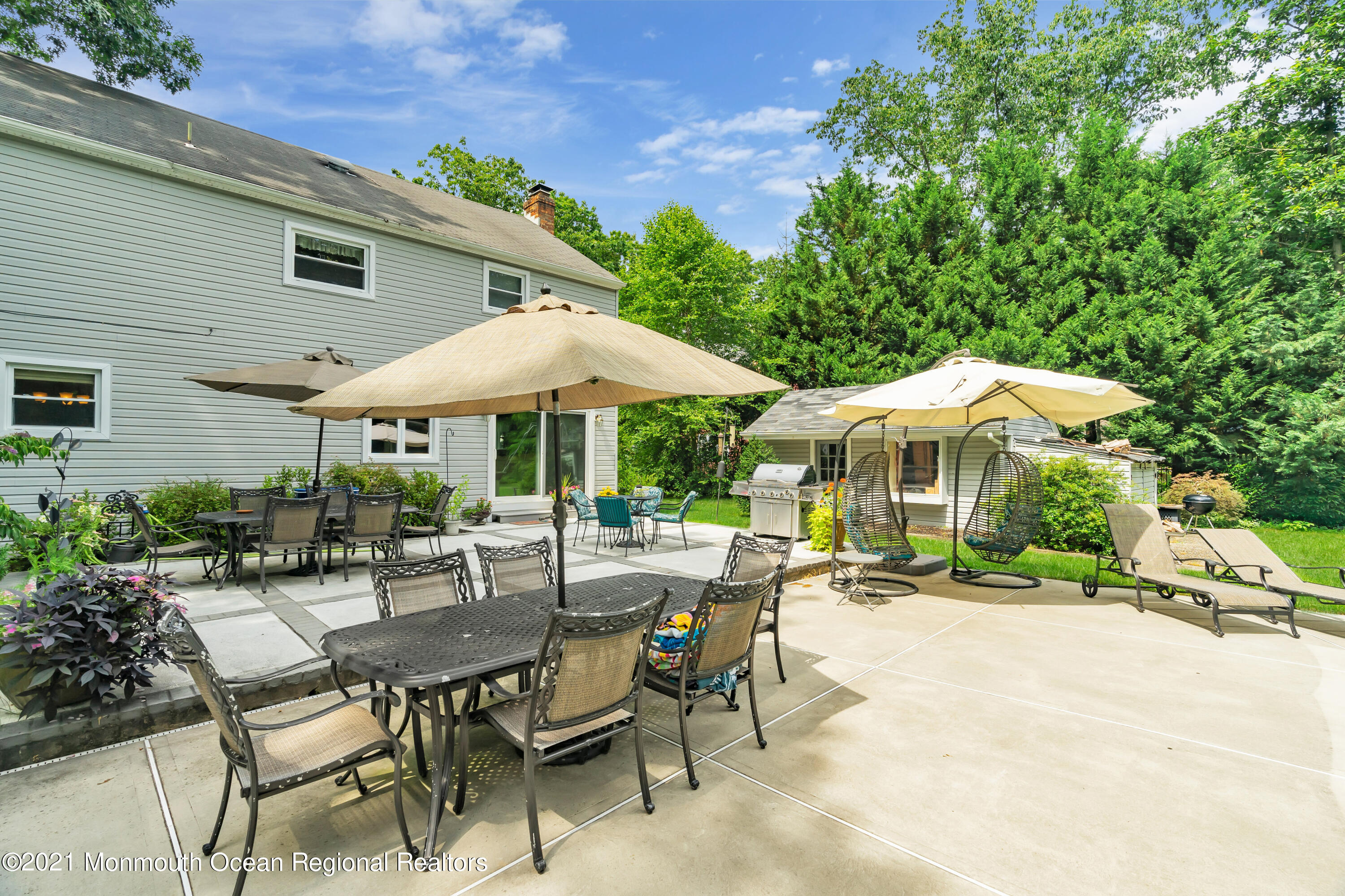 8 Partree Road Jackson, NJ 08527 - Photo 30 of 35 a view of patio with chairs and table under an umbrella