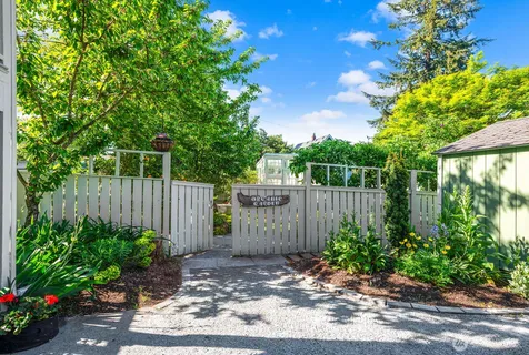 $1,725,000 | 7541 Seward Park Avenue South, Seattle, WA 98118