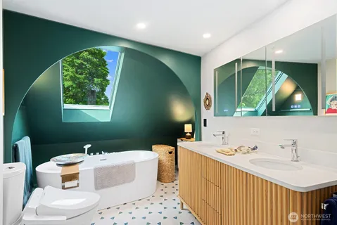 $1,725,000 | 7541 Seward Park Avenue South, Seattle, WA 98118