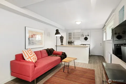 $1,725,000 | 7541 Seward Park Avenue South, Seattle, WA 98118