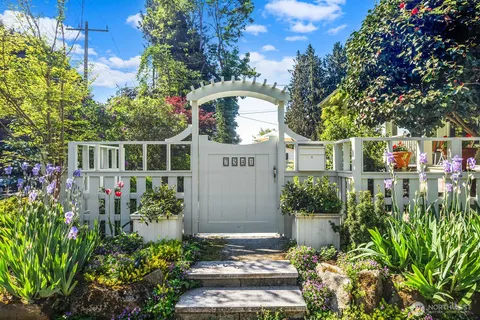$1,725,000 | 7541 Seward Park Avenue South, Seattle, WA 98118