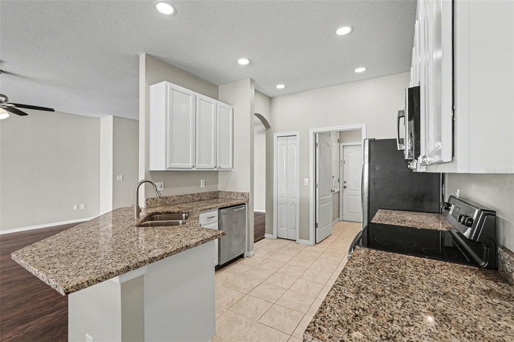 408 Thicket Crest Road Seffner, FL 33584 - Photo 11 of 30