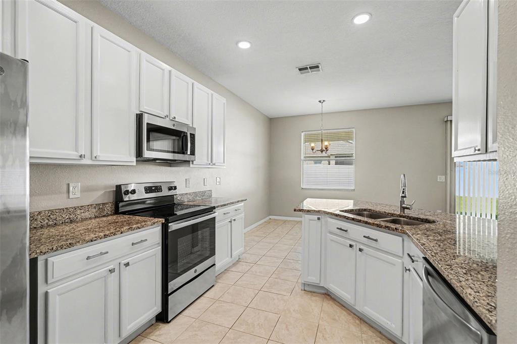 408 Thicket Crest Road Seffner, FL 33584 - Photo 12 of 30