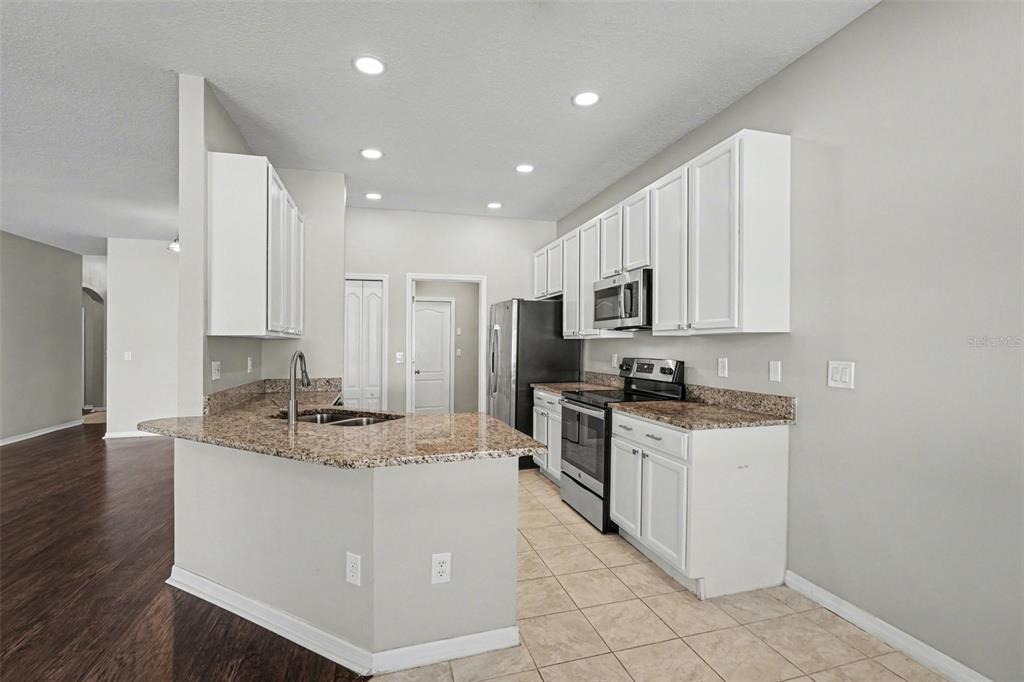 408 Thicket Crest Road Seffner, FL 33584 - Photo 10 of 30