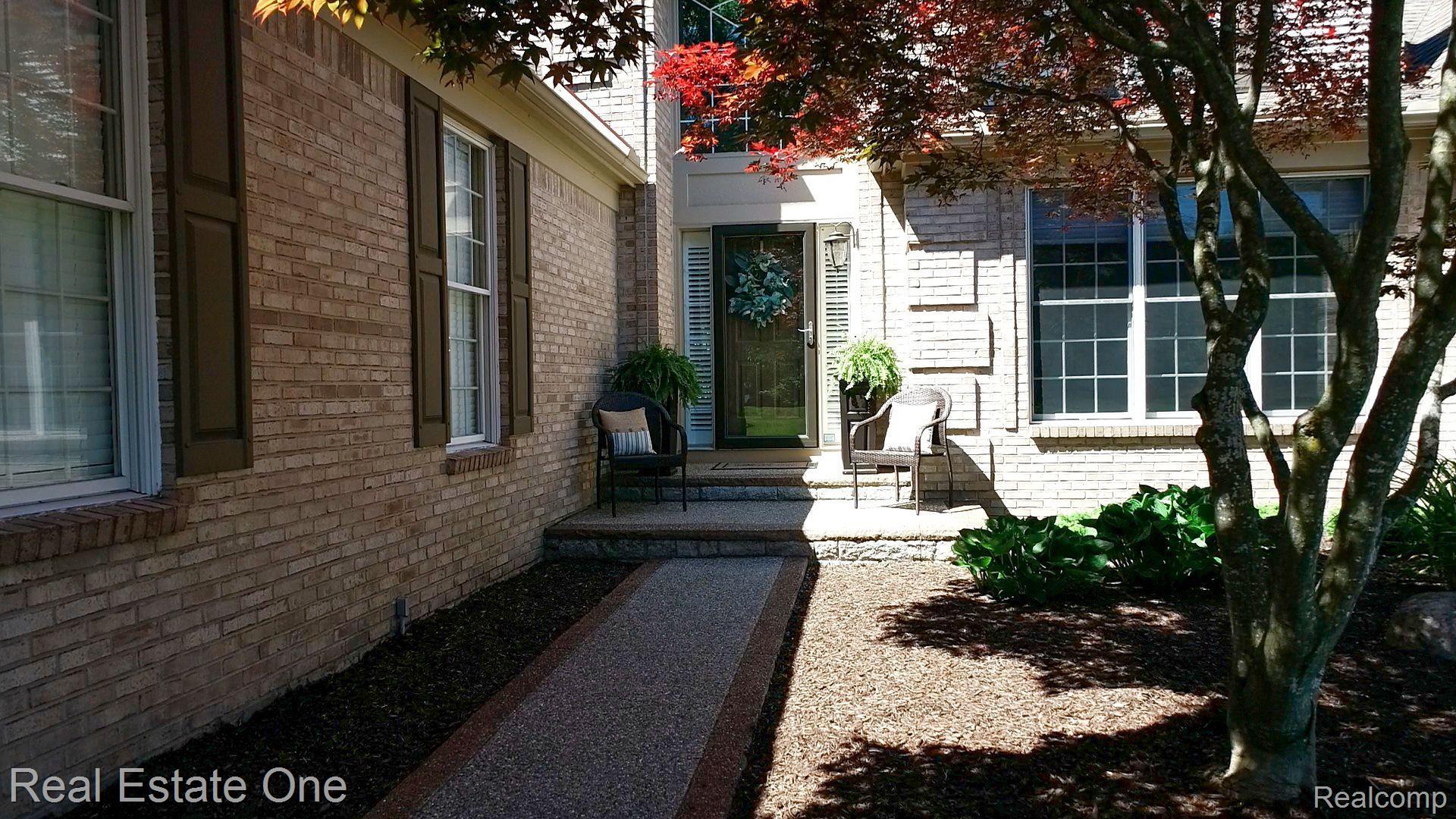 882 Loggers Circle Rochester, MI 48307 - Photo 4 of 54 Gallery Image 4