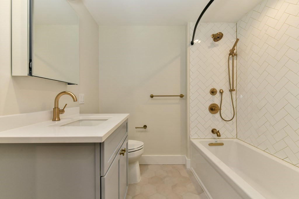 40 Fleet Street, Unit 3 Boston, MA 02113 - Photo 6 of 7