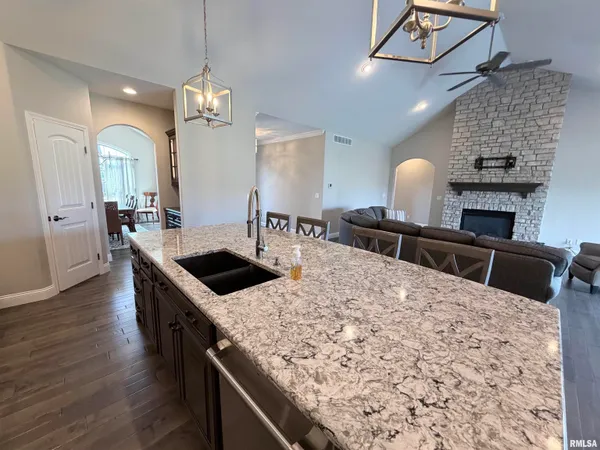 $539,900 | 6303 Crosswynd Court, Edwards, IL 61528