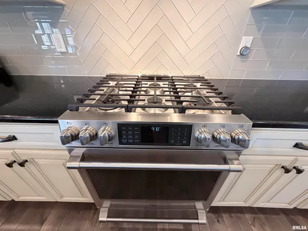 $539,900 | 6303 Crosswynd Court, Edwards, IL 61528