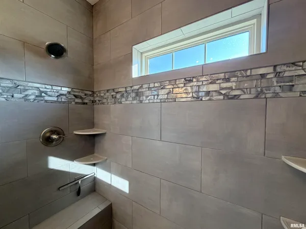 $539,900 | 6303 Crosswynd Court, Edwards, IL 61528