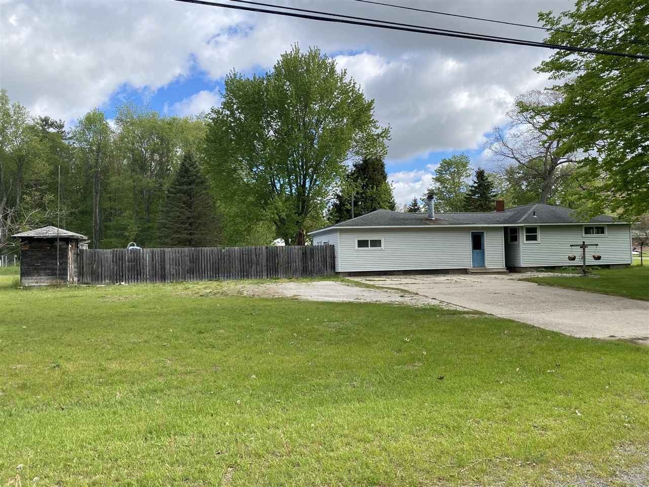 8615 Indian Bay Road Montague, MI 49437 - Photo 4 of 31