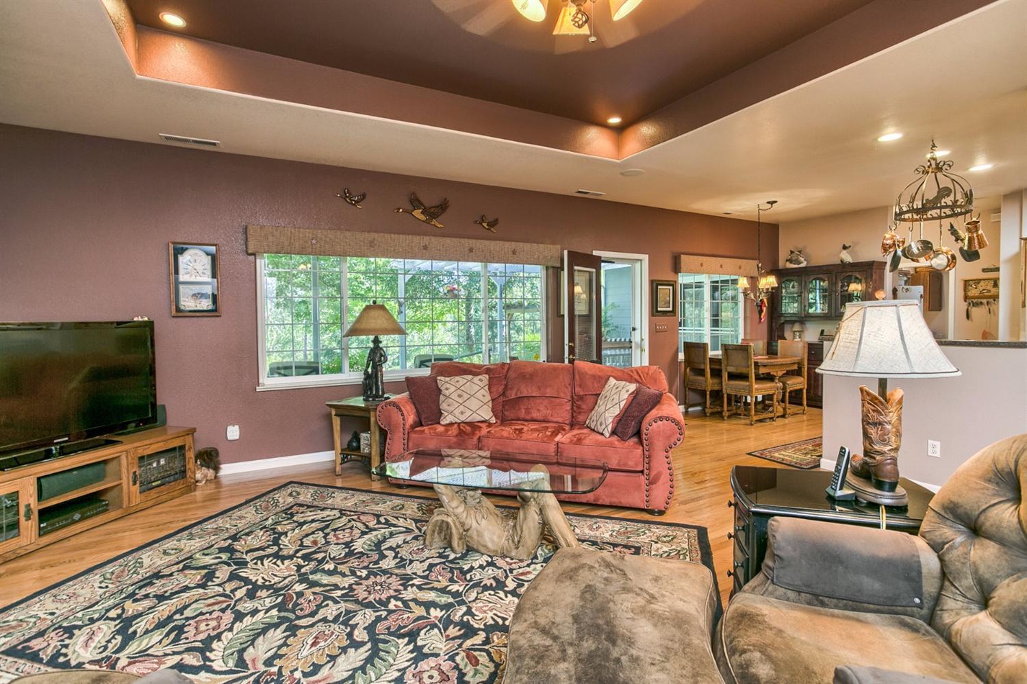 165 Creeks Road Grants Pass, OR 97526 - Photo 8 of 31 a living room with furniture and a flat screen tv