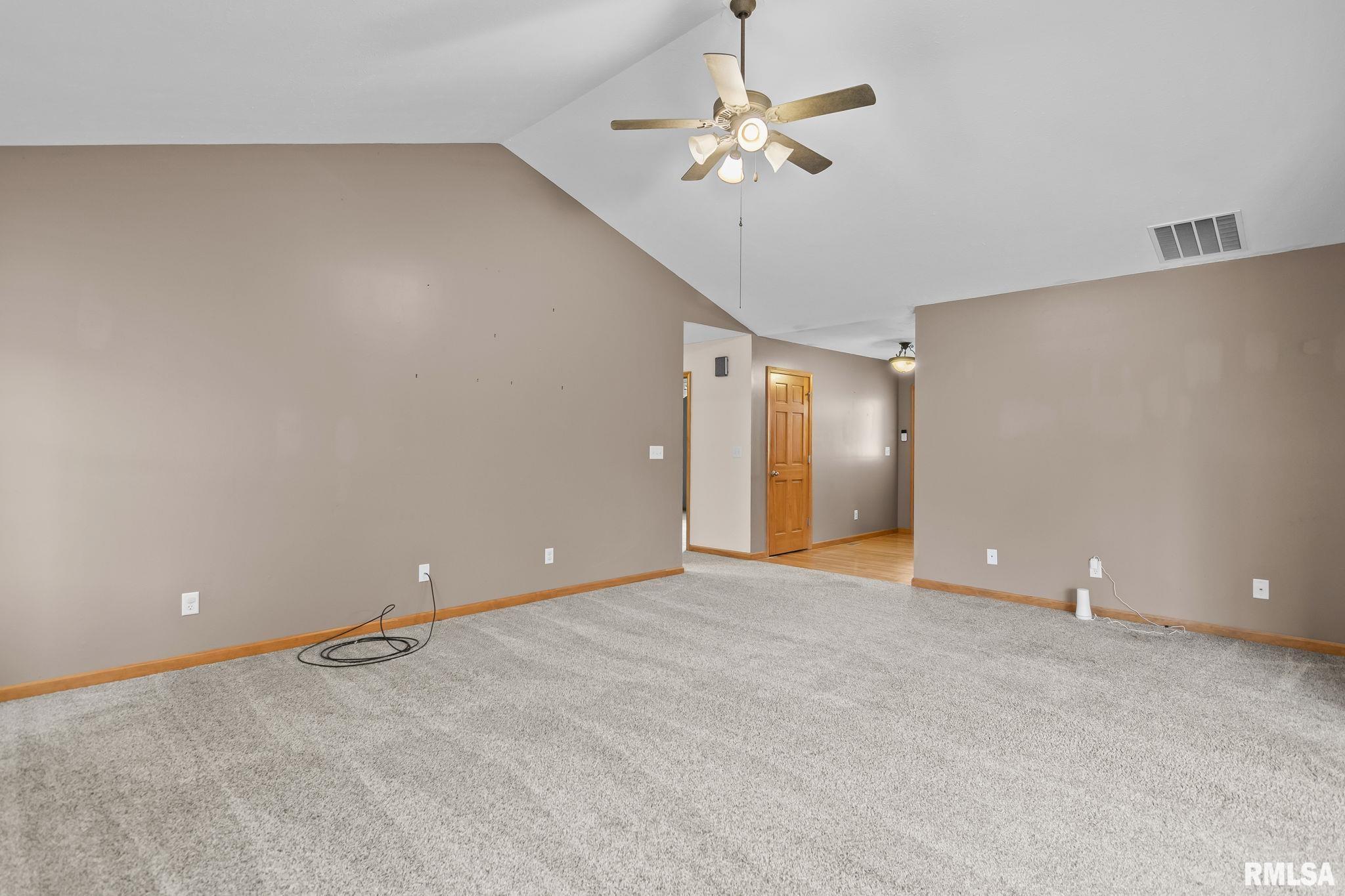895 Timber Edge Drive Sherman, IL 62684 - Photo 3 of 34