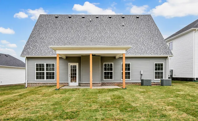 a view of a house with backyard