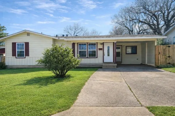 $1,450 | 1716 North Ridgewood Drive, Denison, TX 75020