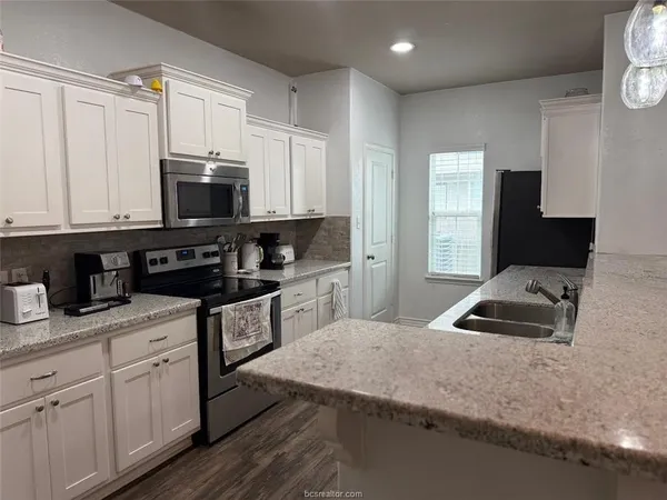 $2,800 | 3420 Summerway Drive, College Station, TX 77845