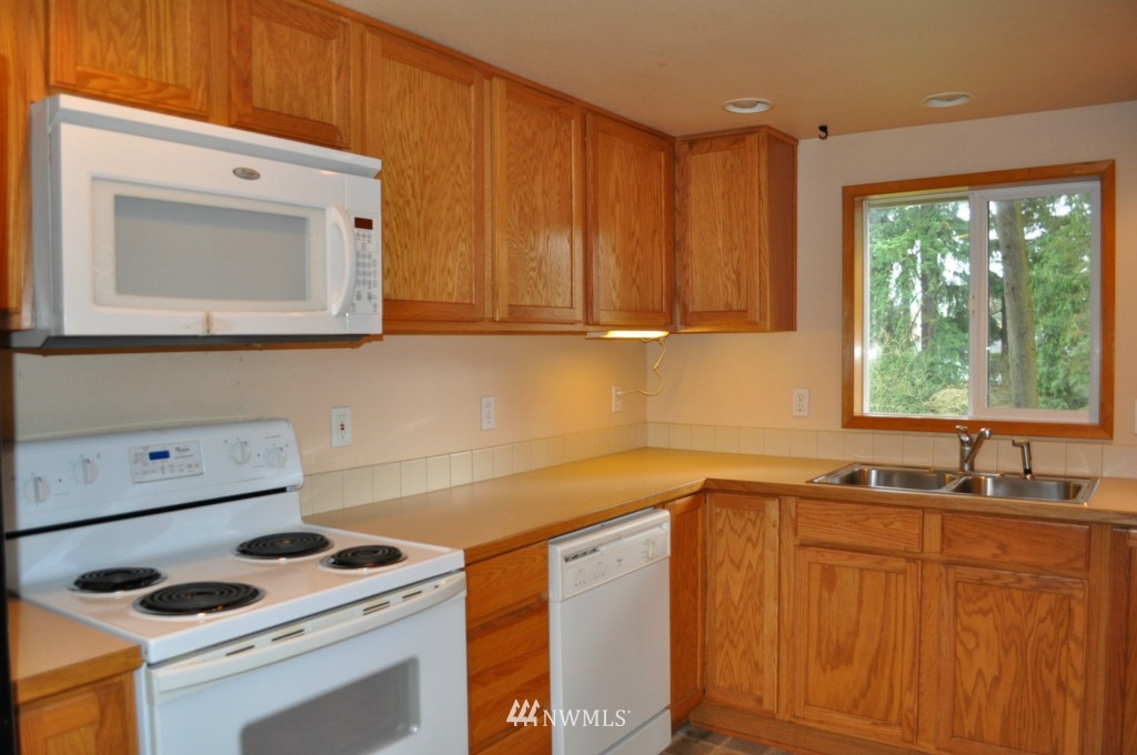 6603 Tyee Road Everett, WA 98203 - Photo 7 of 10