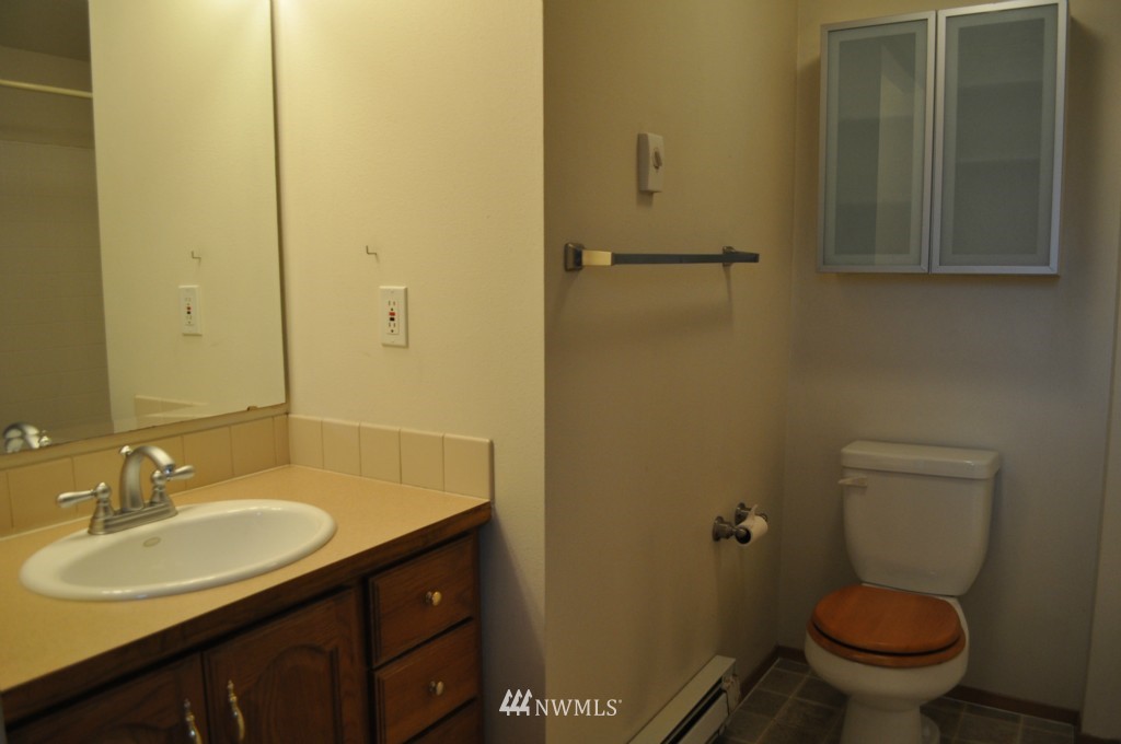 6603 Tyee Road Everett, WA 98203 - Photo 8 of 10