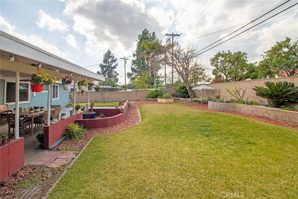 3103 Fish Canyon Road Duarte, CA 91010 - Photo 19 of 20 a view of a chairs and tables in the patio