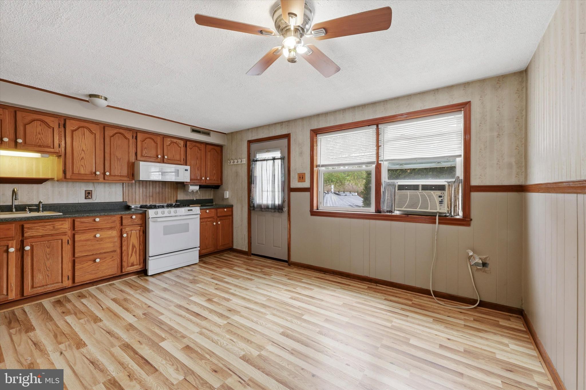 1366 Maple Avenue Elsmere, DE 19805 - Photo 6 of 16 Eat-In Kitchen