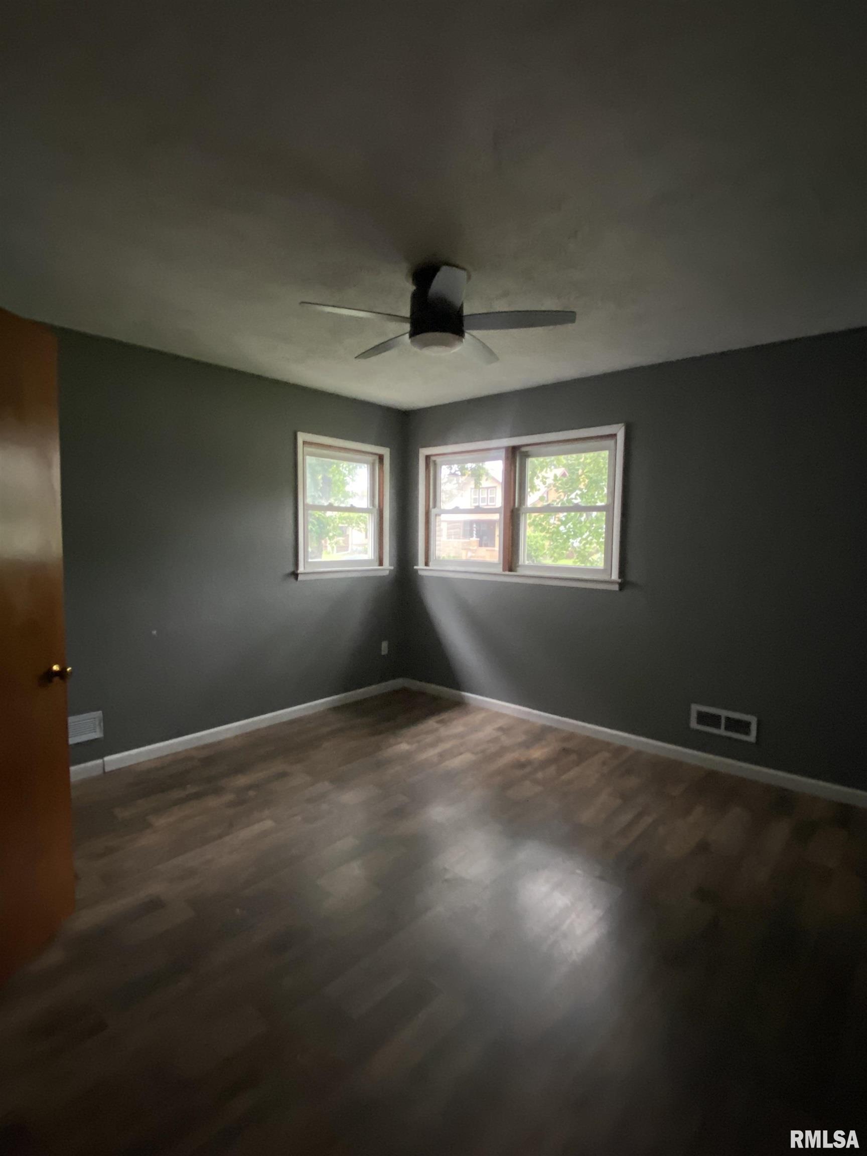 2240 North Sheridan Road Peoria, IL 61604 - Photo 4 of 33
