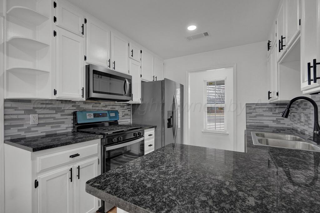 8113 Marni Trail Amarillo, TX 79110 - Photo 9 of 28 kitchen 2