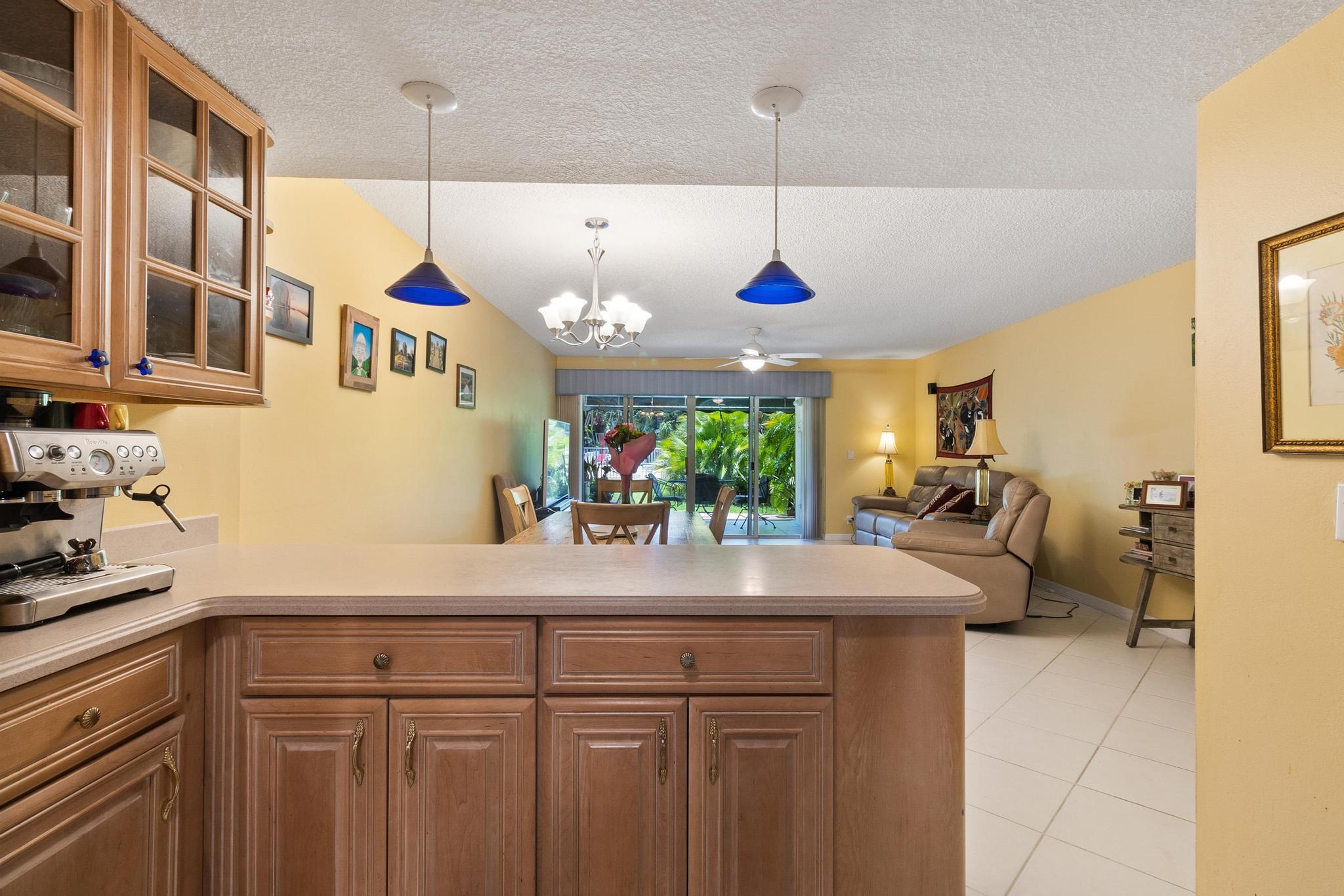 386 Golfview Road, Unit F North Palm Beach, FL 33408 - Photo 5 of 37 CZ4A7928