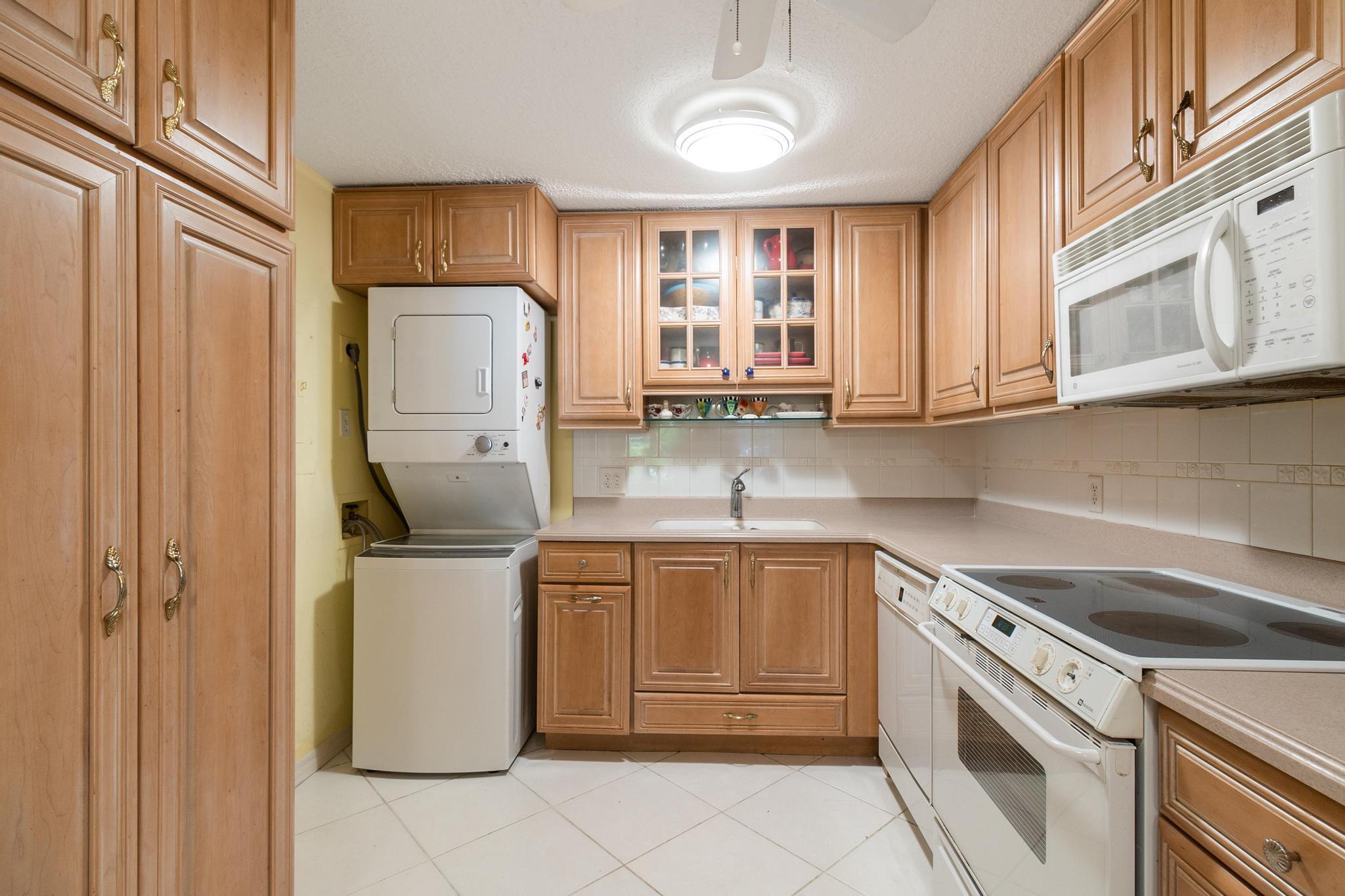 386 Golfview Road, Unit F North Palm Beach, FL 33408 - Photo 7 of 37 CZ4A7922