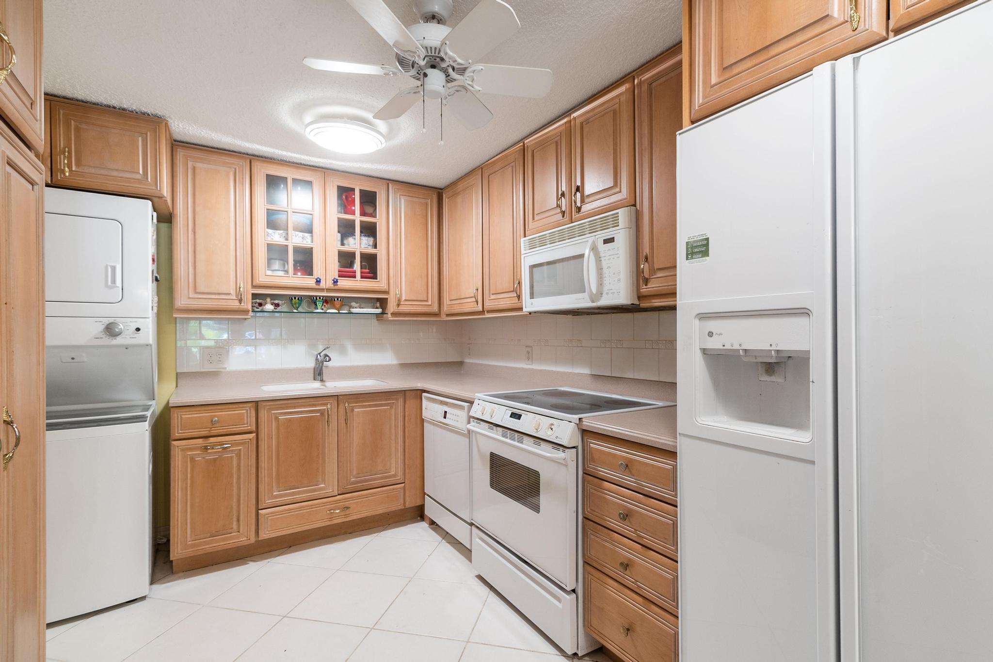 386 Golfview Road, Unit F North Palm Beach, FL 33408 - Photo 8 of 37 CZ4A7917