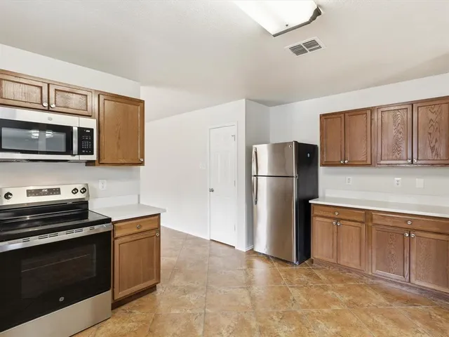 $325,000 | 1441 Erin Court, Burleson, TX 76028