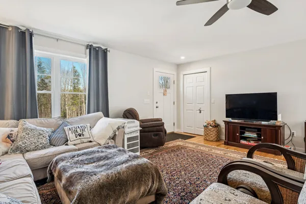 $695,000 | 21 Caldwell Lane, Sunapee, NH 03782