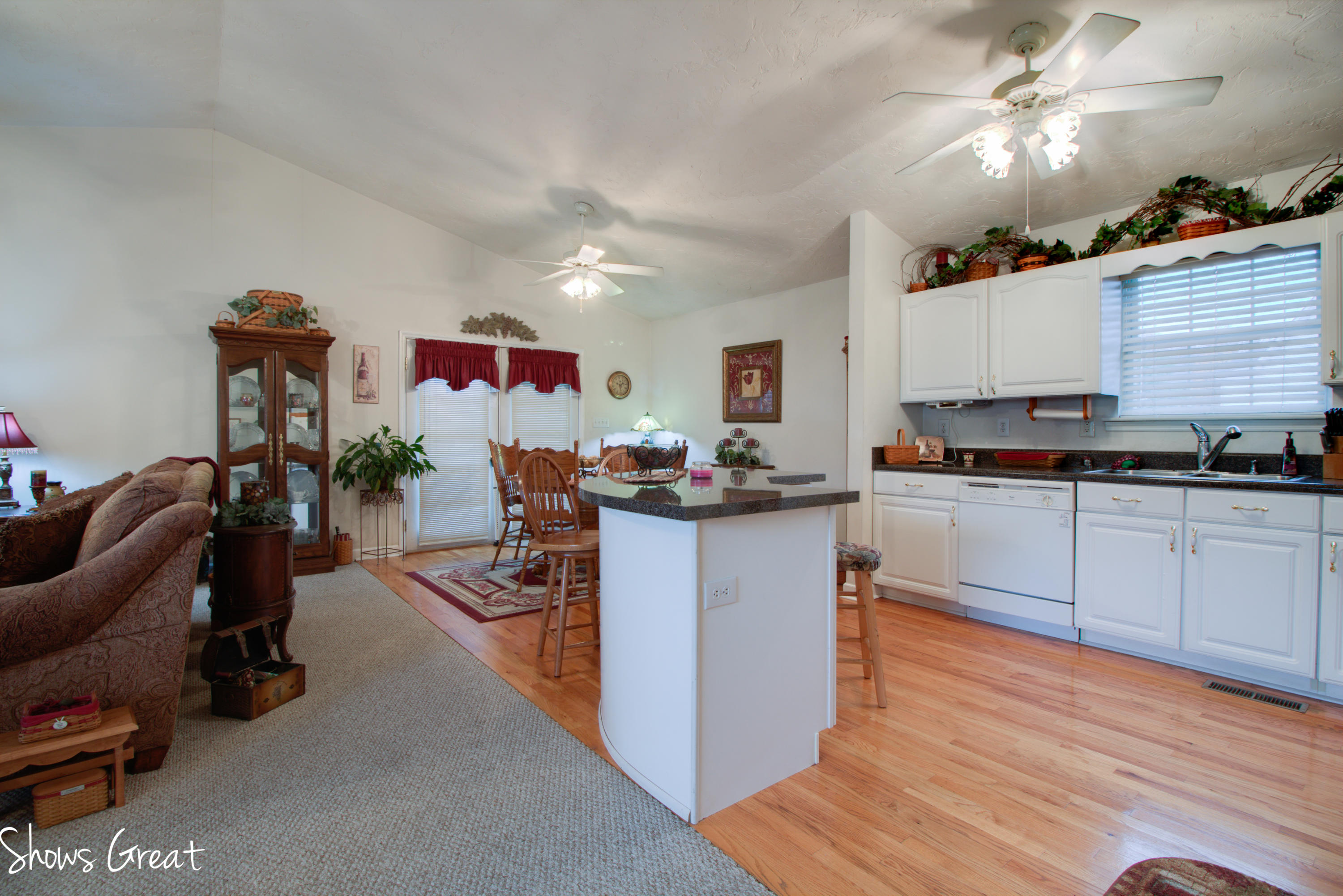 1719 Meadows Road Vinton, VA 24179 - Photo 4 of 34 _MG_9169_70_71