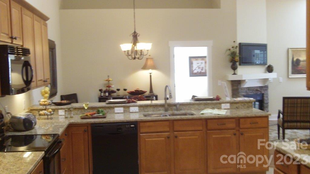 14 Brookstone Place, Unit R4 Candler, NC 28715 - Photo 10 of 23 Gallery Image 10