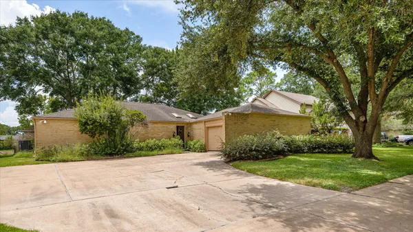 $2,300 | 7715 Brush Wood Drive, Houston, TX 77088