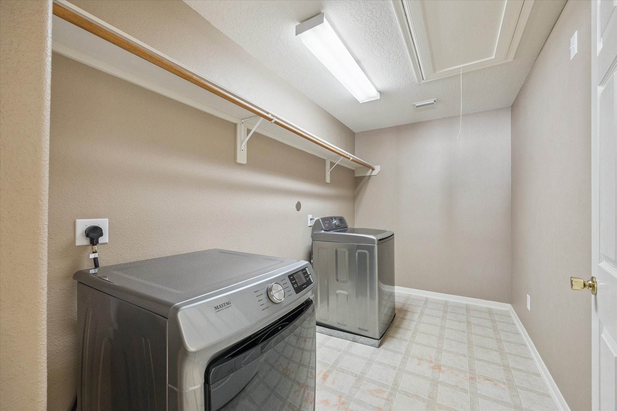 19010 Country Square Drive Houston, TX 77084 - Photo 20 of 23 a utility room with washer and dryer