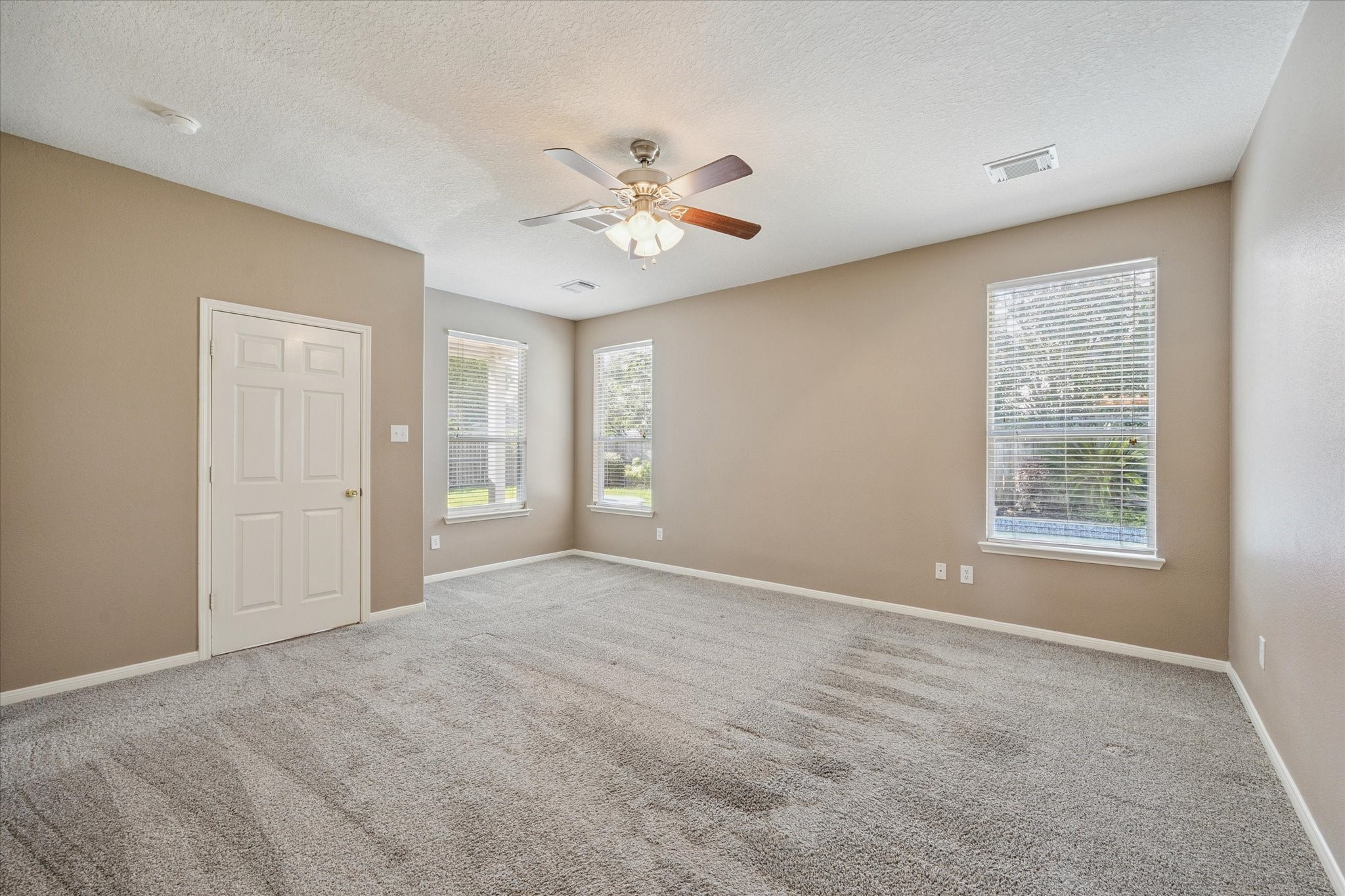 19010 Country Square Drive Houston, TX 77084 - Photo 10 of 23 a view of an empty room with a window