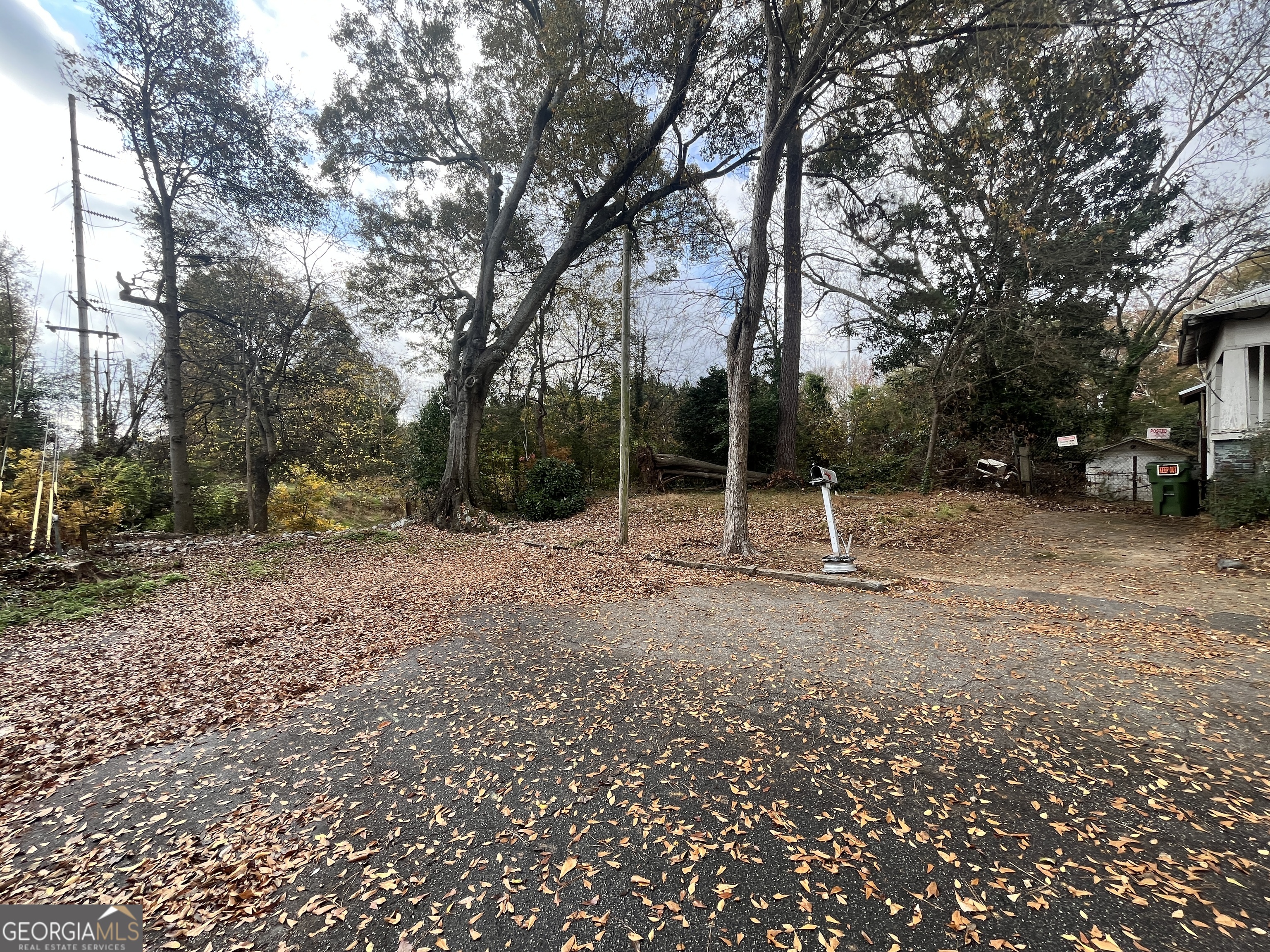 730 Glass Street Northwest Atlanta, GA 30318 - Photo 25 of 50 a view of a tree in a yard
