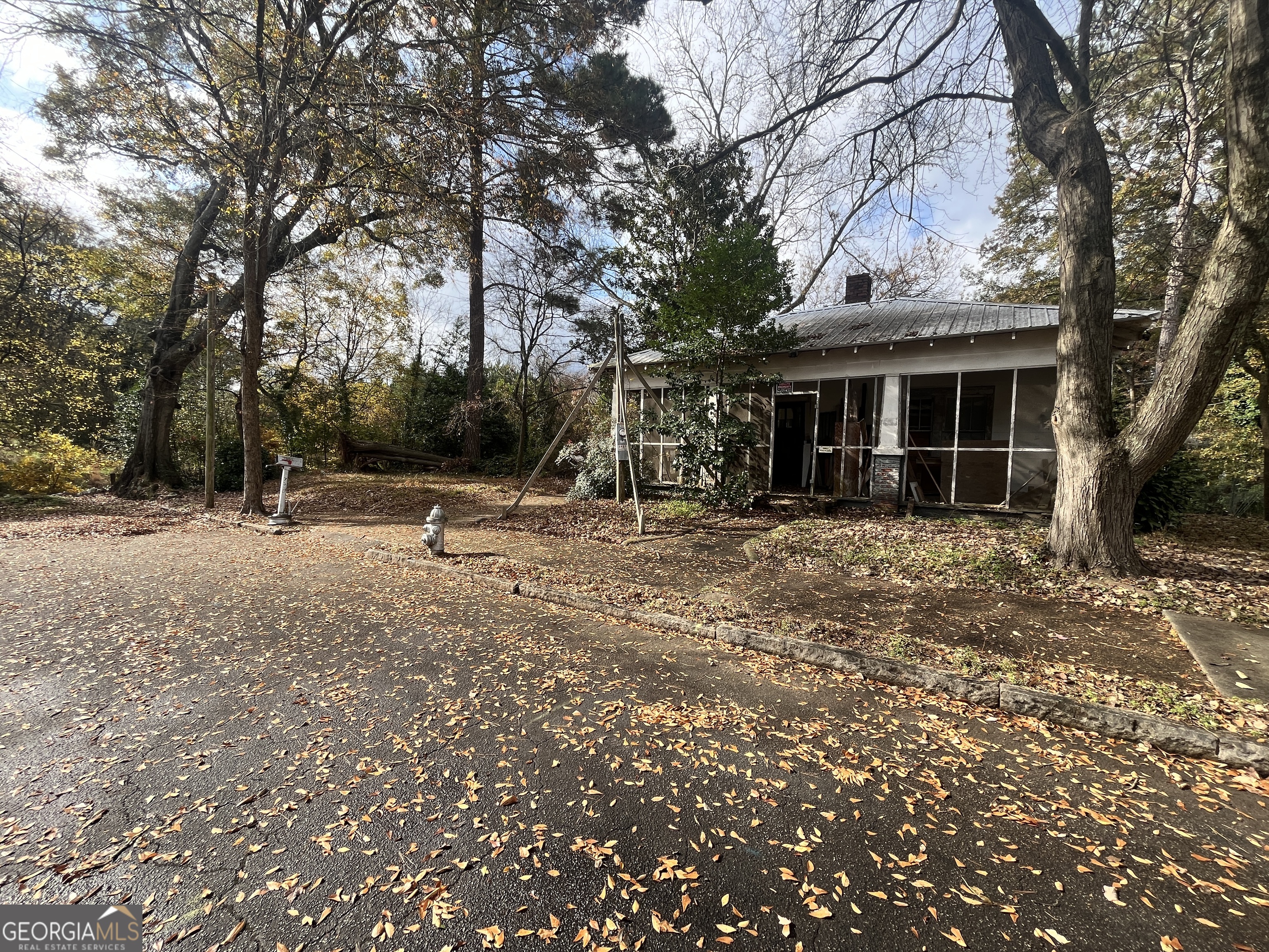 730 Glass Street Northwest Atlanta, GA 30318 - Photo 29 of 50 a front view of a house with a yard