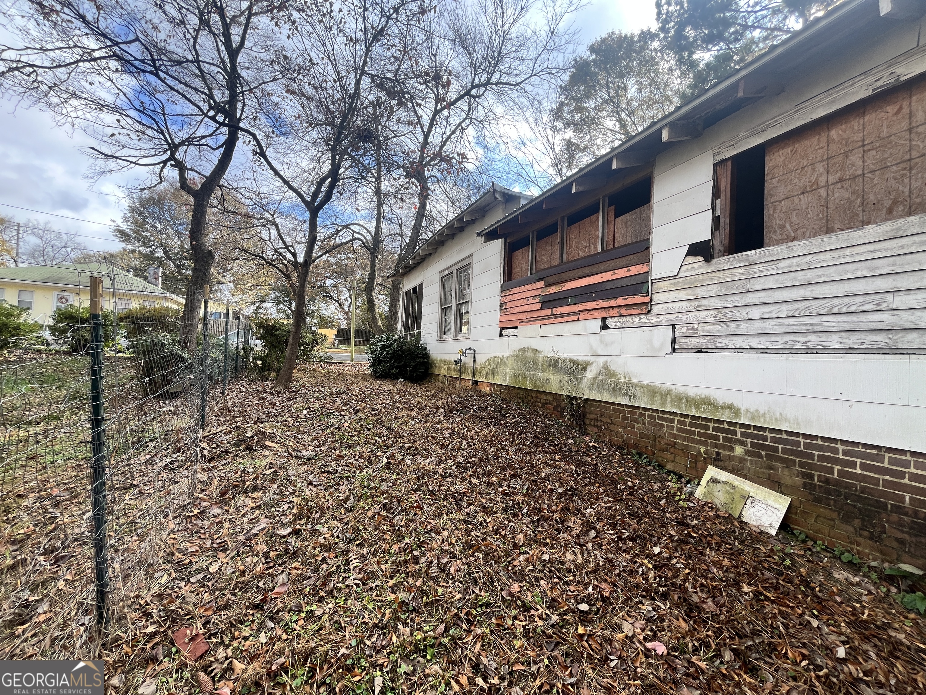 730 Glass Street Northwest Atlanta, GA 30318 - Photo 5 of 50 a backyard of a house with lots of green space