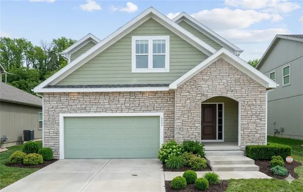 $430,000 | 6809 Prairie Lane, Parkville, MO 64152
