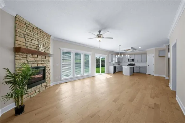 $430,000 | 6809 Prairie Lane, Parkville, MO 64152