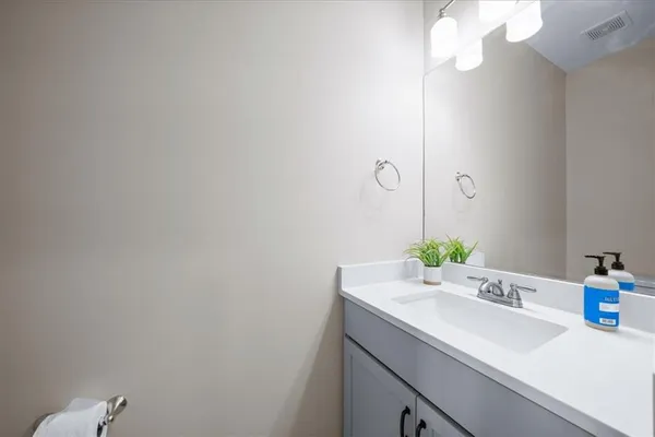 $430,000 | 6809 Prairie Lane, Parkville, MO 64152