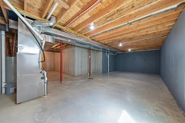 $430,000 | 6809 Prairie Lane, Parkville, MO 64152