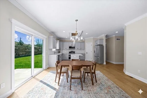 $430,000 | 6809 Prairie Lane, Parkville, MO 64152