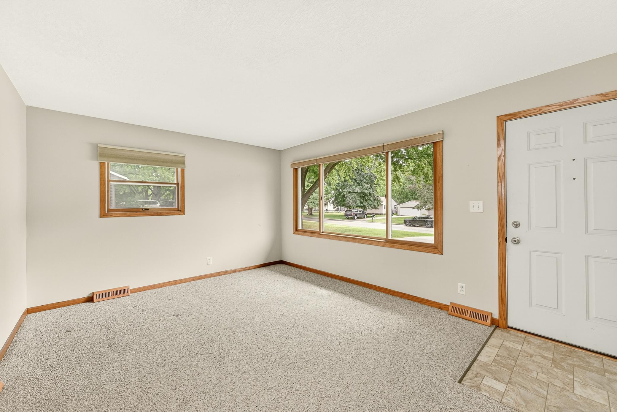 402 Strathmore Lane Southeast Rochester, MN 55904 - Photo 8 of 31